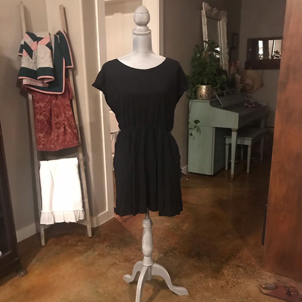 Black & Short-sleeved Dress
